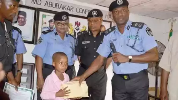 Lagos Police Rewards Families Of Officers Killed By Militants With Over N4m (Photo)